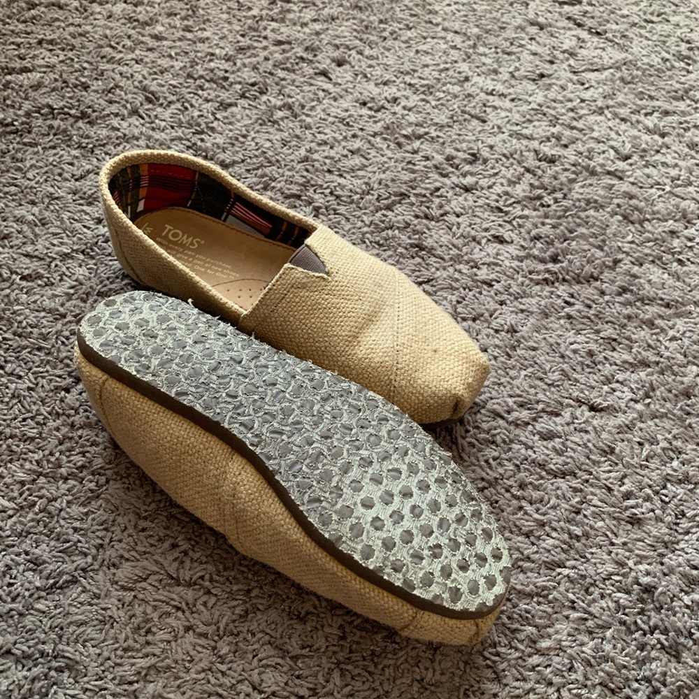 Toms - Picture 3 of 3